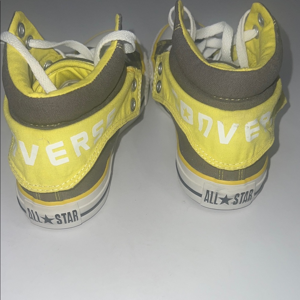Youth Converse High Tops size 6Y - Picture 5 of 9